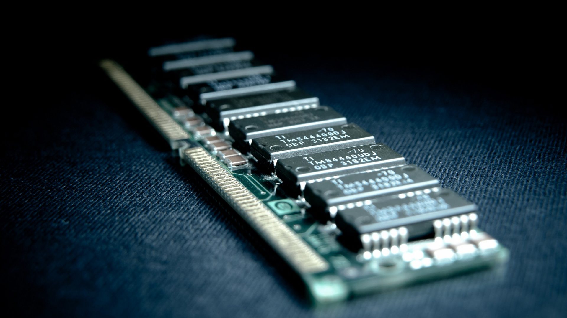 حافظه ROM چیست و چه تفاوت هایی با RAM دارد؟
